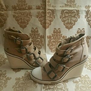 Simply Vera Vera Wang 4 buckle wedge booties